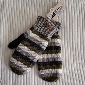 Kusan 100% Wool Mittens Made In Nepal